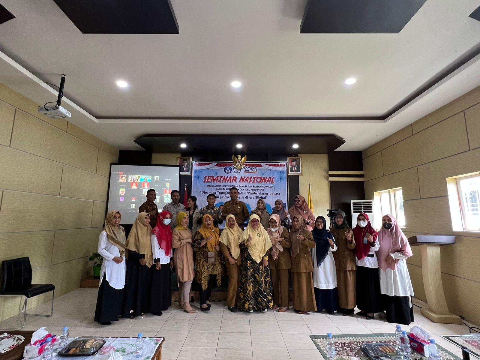 23 Pemakalah Ditampilkan di Seminar Nasional Prodi Pendidikan Bahasa dan Sastra Indonesia, Universitas Khairun