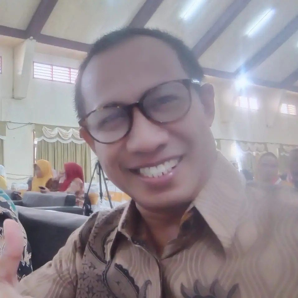 Anwar Nada, S.Pd., M.Hum.